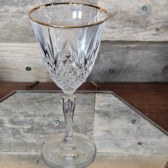 Salzburg Gold Wine Glass by Cristal de Flandre Leaded Crystal - Picture 1 of 6